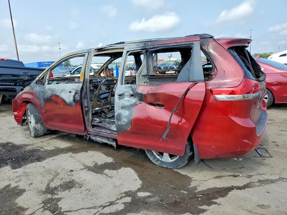 2011 TOYOTA SIENNA LE  