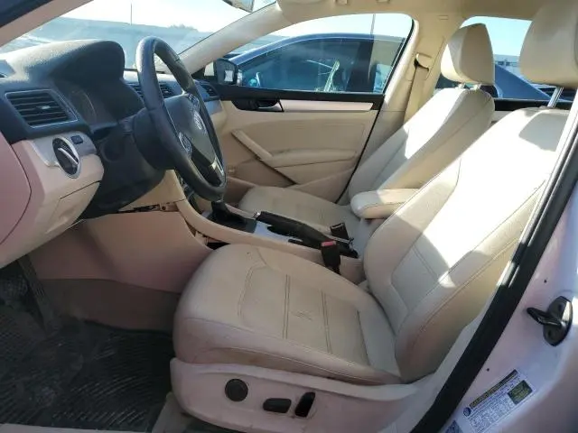 2013 VOLKSWAGEN PASSAT SE  