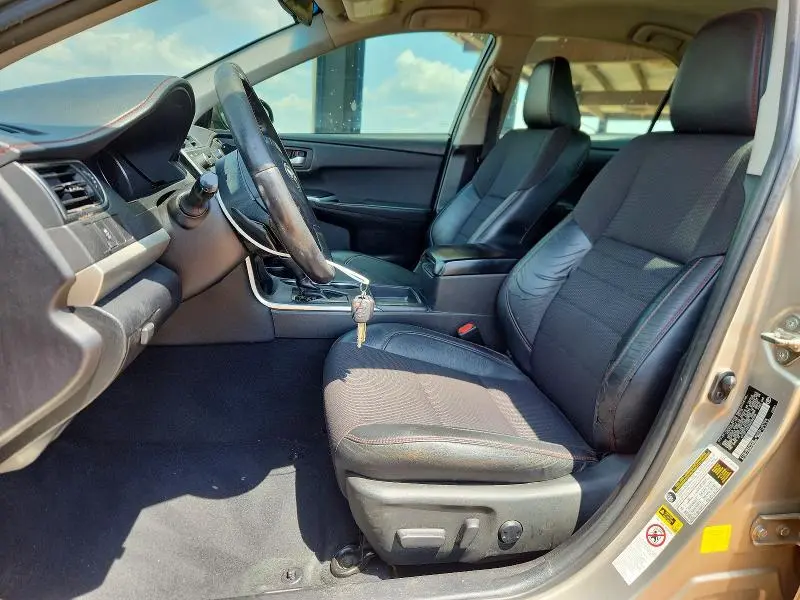 2016 TOYOTA CAMRY SE  