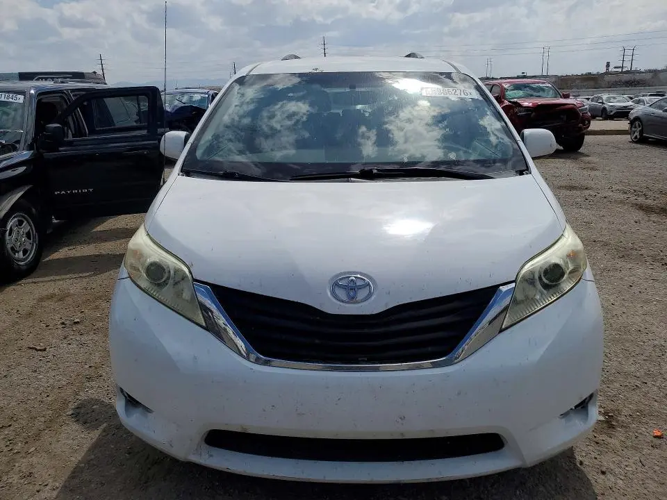 2012 TOYOTA SIENNA LE 8-PASSENGER  