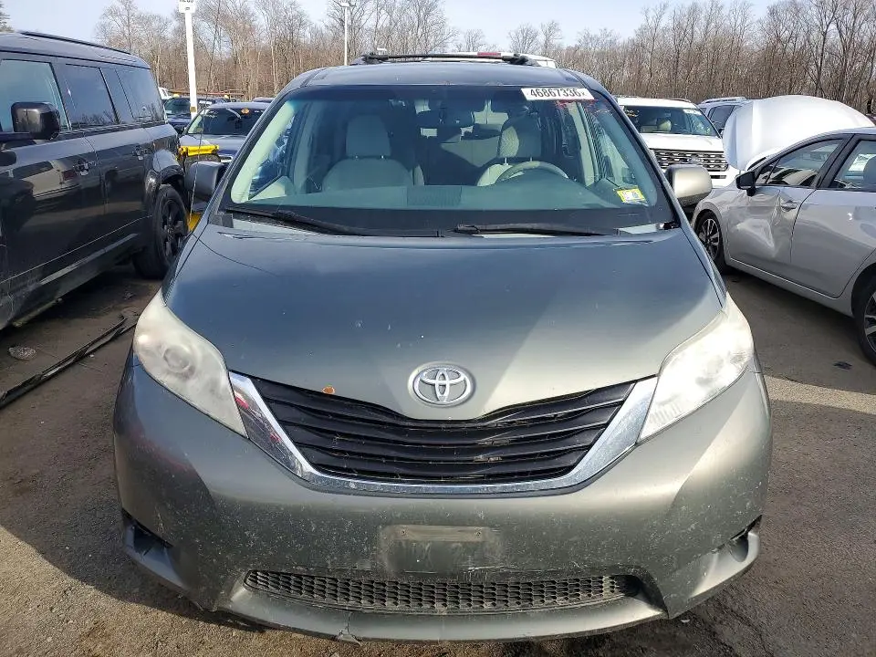 2013 TOYOTA SIENNA LE 7-PASSENGER  