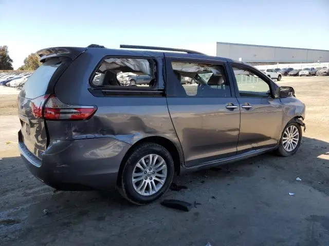 2016 TOYOTA SIENNA XLE  