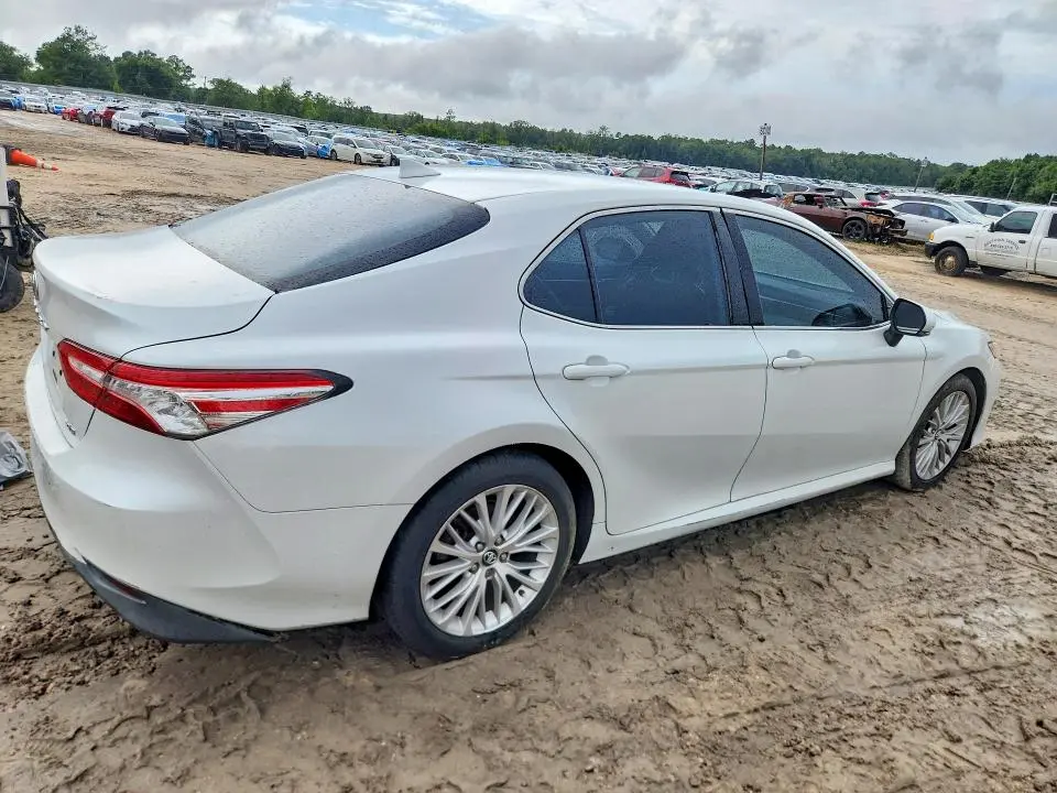 2019 TOYOTA CAMRY XLE  
