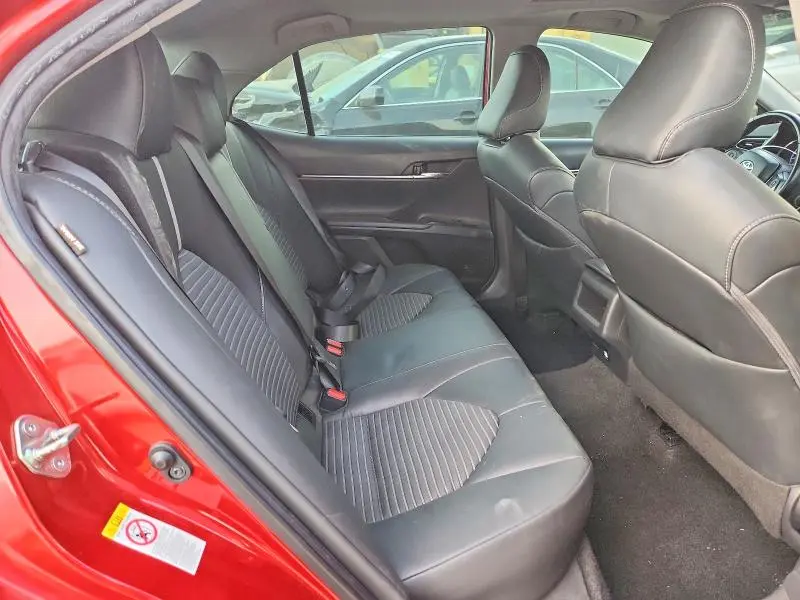 2019 TOYOTA CAMRY SE  
