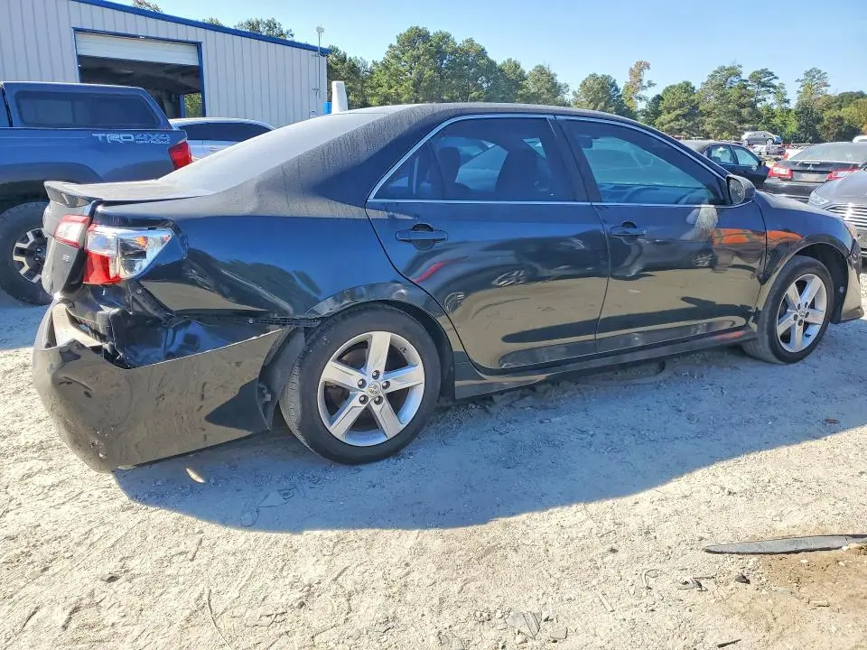 2014 TOYOTA CAMRY SE  