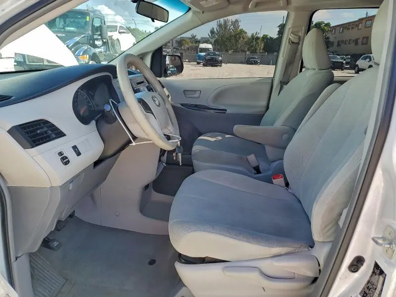 2013 TOYOTA SIENNA   