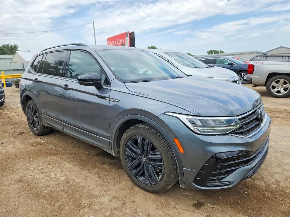 2022 VOLKSWAGEN TIGUAN SE R-LINE BLACK  