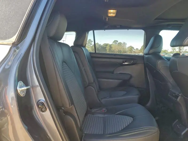 2022 TOYOTA HIGHLANDER XSE  