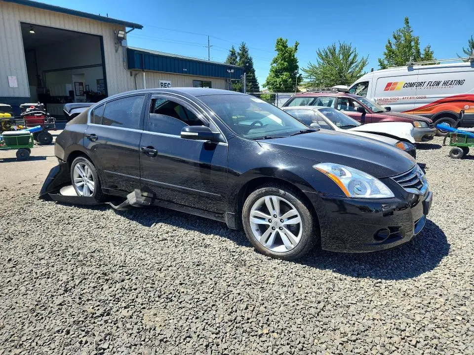 2011 NISSAN ALTIMA SR  
