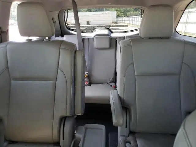2017 TOYOTA HIGHLANDER SE  