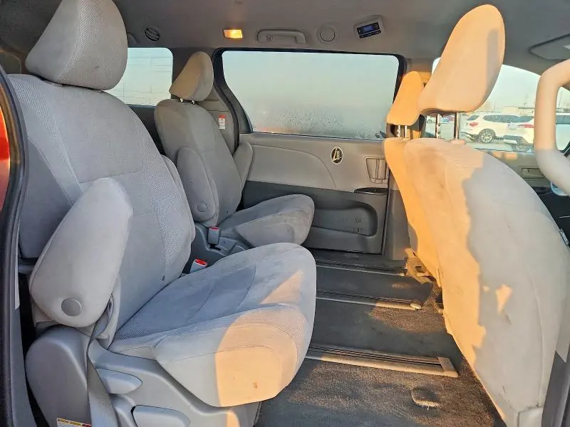 2019 TOYOTA SIENNA   