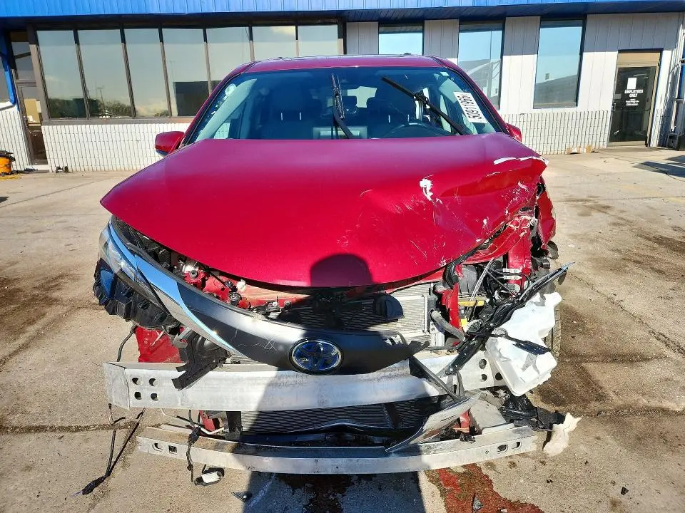 2021 TOYOTA SIENNA XLE  
