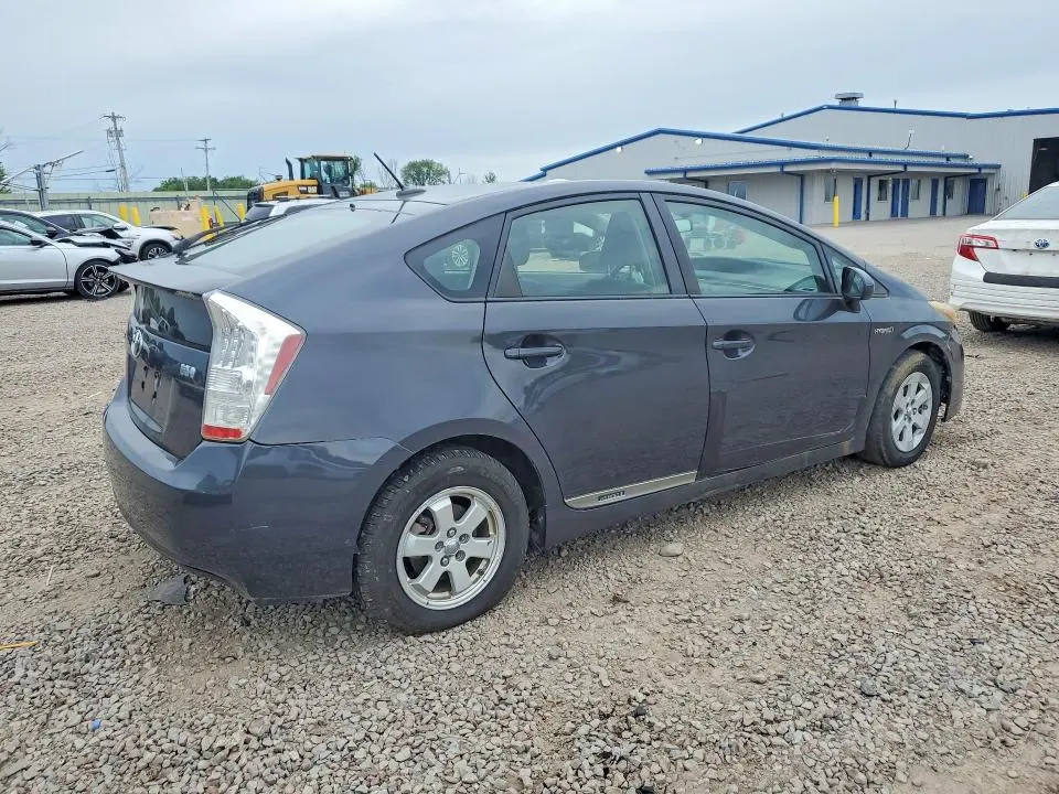 2010 TOYOTA PRIUS III  