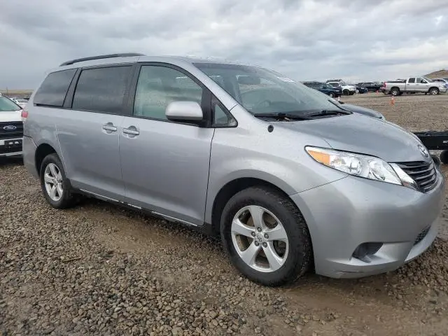 2011 TOYOTA SEINNA   