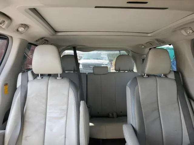 2014 TOYOTA SIENNA XLE  