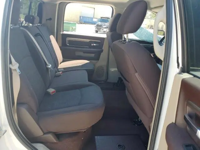 2016 RAM 1500 SLT  