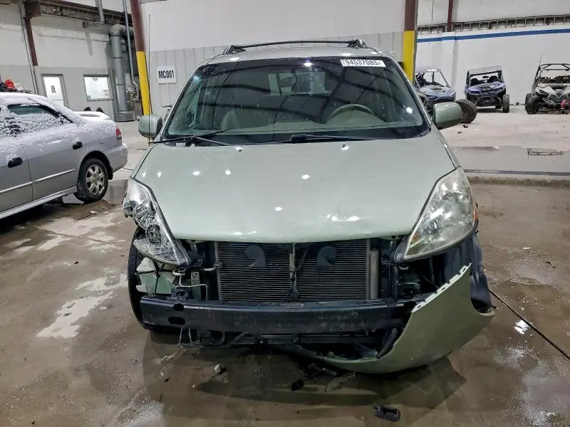 2010 TOYOTA SIENNA XLE  