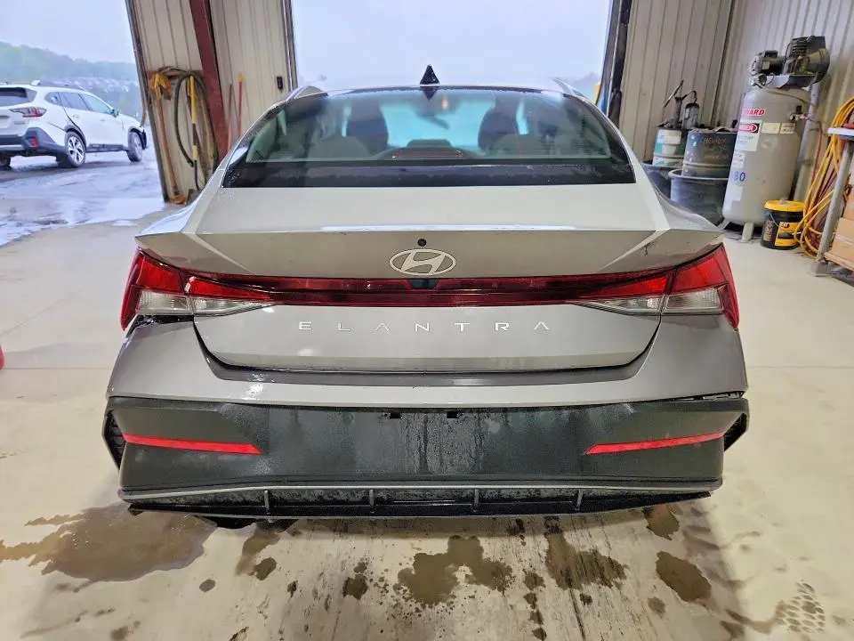 2024 HYUNDAI ELANTRA SE  