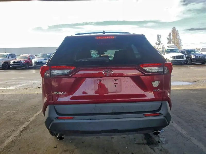 2020 TOYOTA RAV4 XLE  