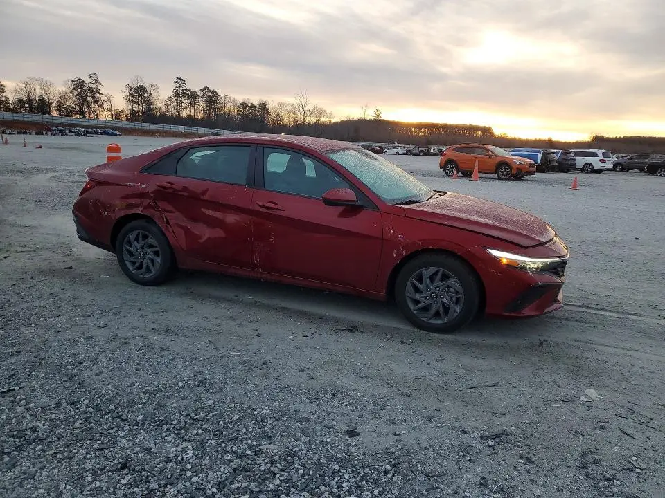 2024 HYUNDAI ELANTRA   