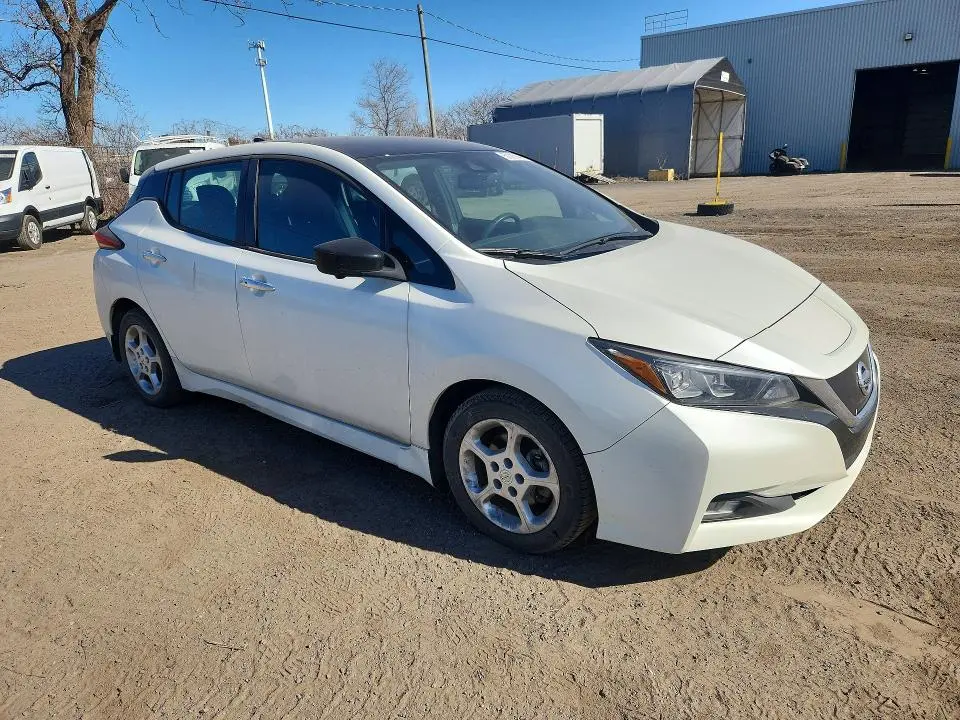 2022 NISSAN LEAF SV  