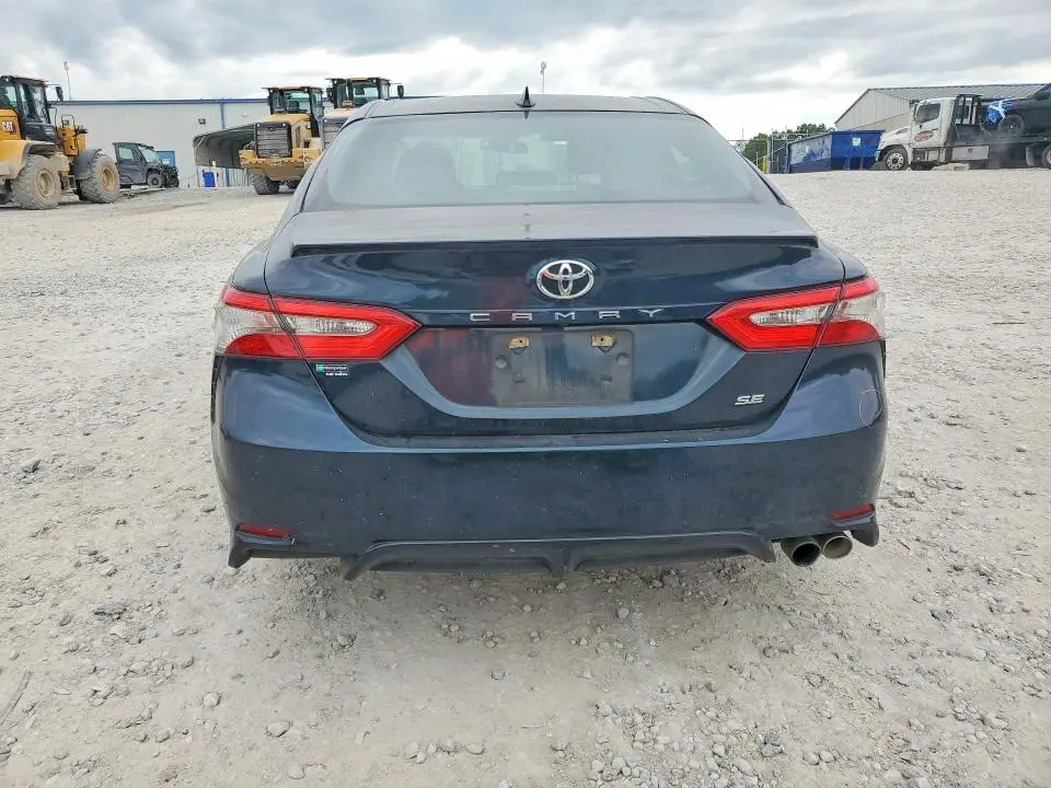 2019 TOYOTA CAMRY SE  