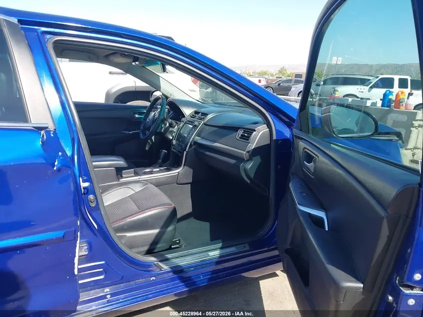 2016 TOYOTA CAMRY SE