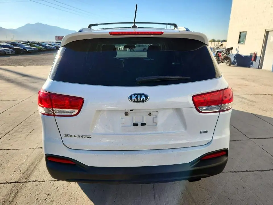 2016 KIA SORENTO LX  