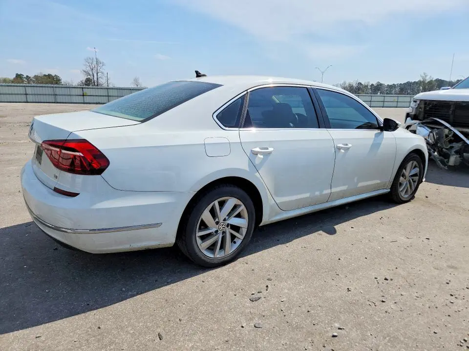2018 VOLKSWAGEN PASSAT SE  