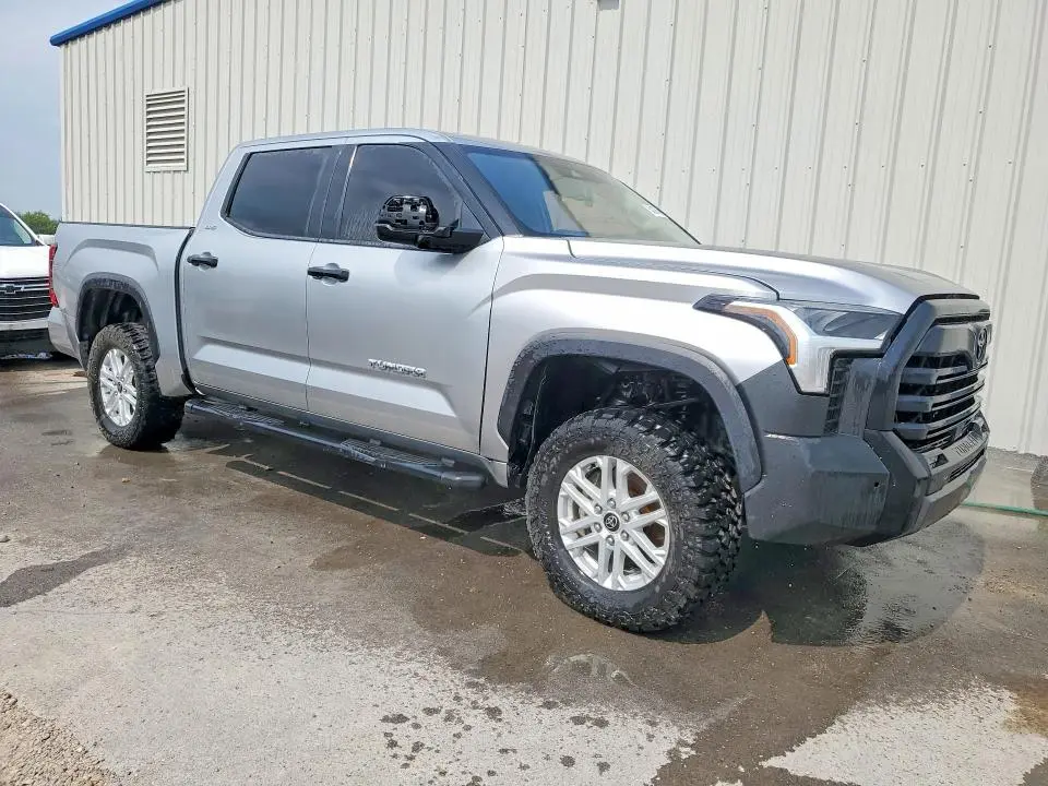 2023 TOYOTA TUNDRA SR5  