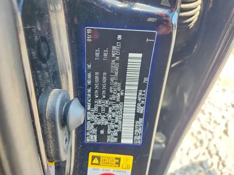 2019 TOYOTA HIGHLANDER LE  