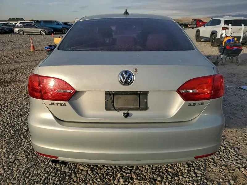 2011 VOLKSWAGEN JETTA SE  