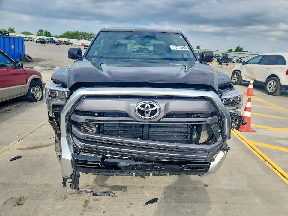 2025 TOYOTA TUNDRA CREWMAX LIMITED  