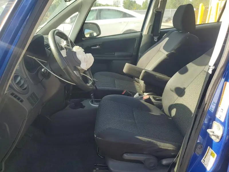 2013 SUZUKI SX4 LE  
