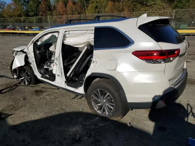 2017 TOYOTA HIGHLANDER SE  