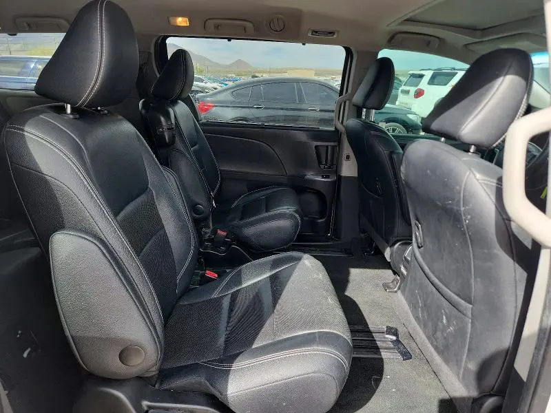 2017 TOYOTA SIENNA SE 8-PASSENGER  