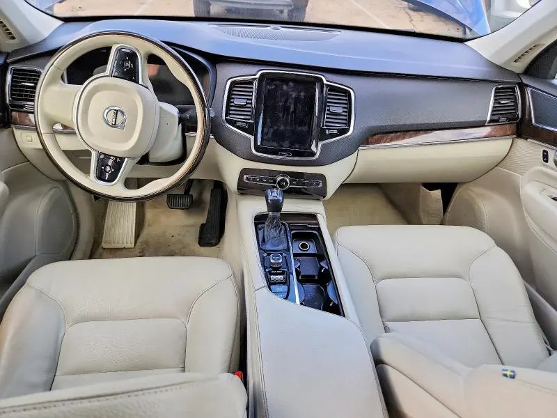 2016 VOLVO XC90 T6  