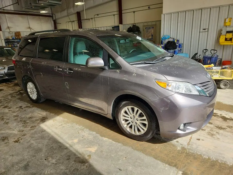 2017 TOYOTA SIENNA XLE 8-PASSENGER  