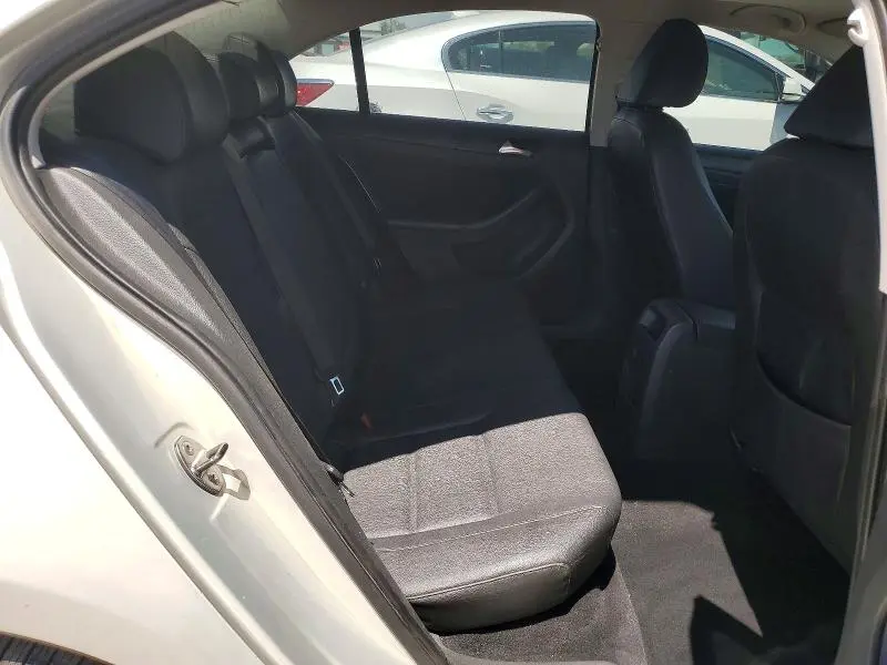 2011 VOLKSWAGEN JETTA SE  