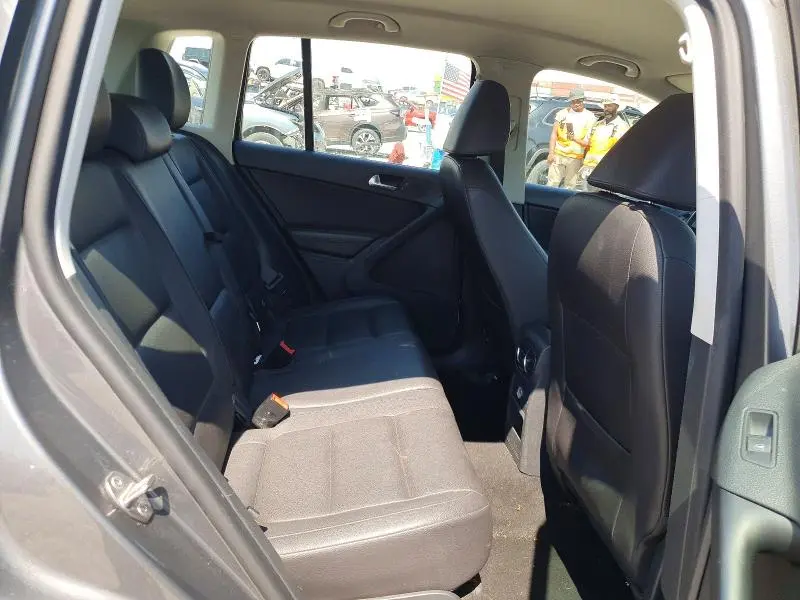 2016 VOLKSWAGEN TIGUAN S  