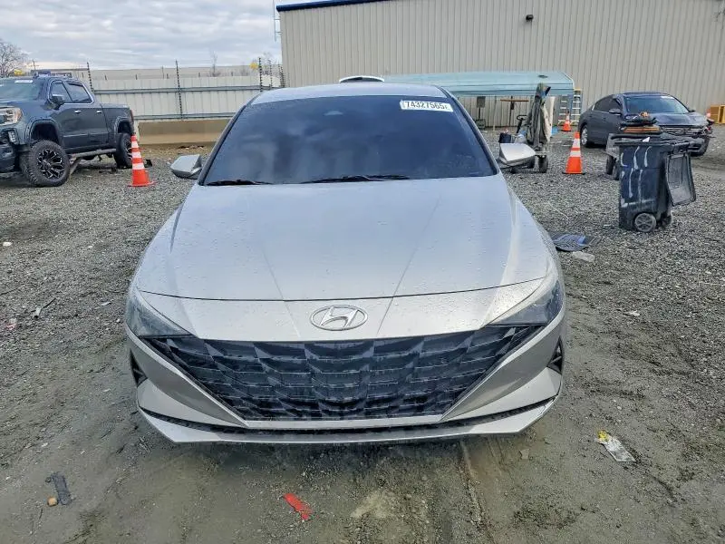 2021 HYUNDAI ELANTRA SE  