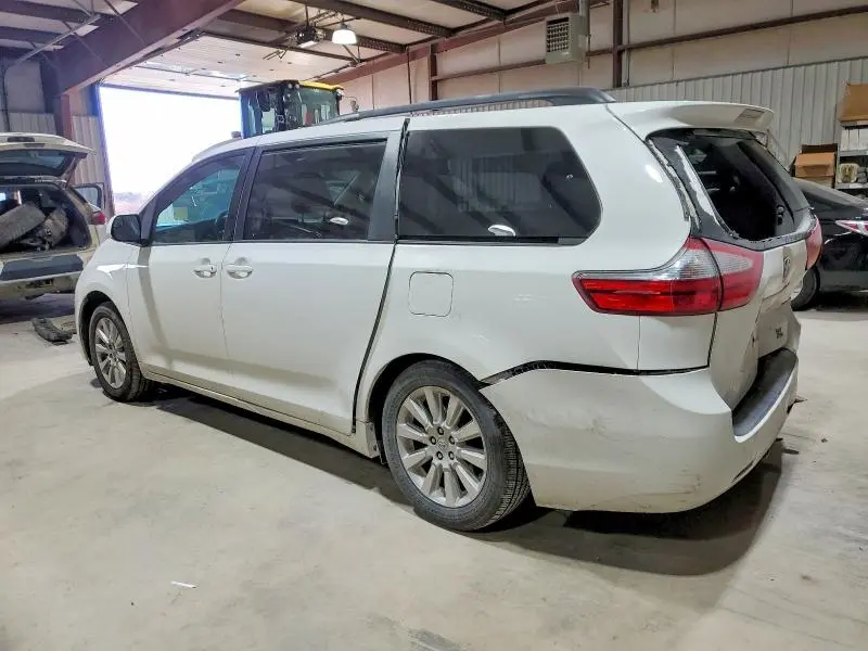 2015 TOYOTA SIENNA LE  
