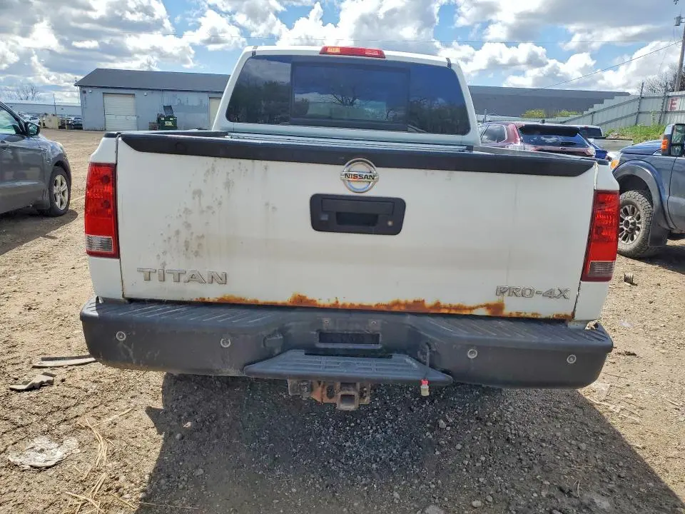 2013 NISSAN TITAN SV  