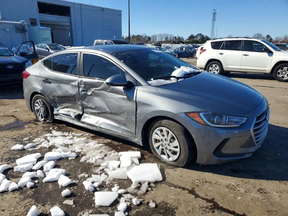 2018 HYUNDAI ELANTRA SE  