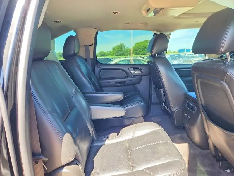 2011 CHEVROLET SUBURBAN K1500 LT  