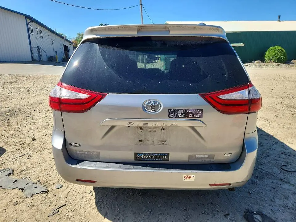 2015 TOYOTA SIENNA LE  