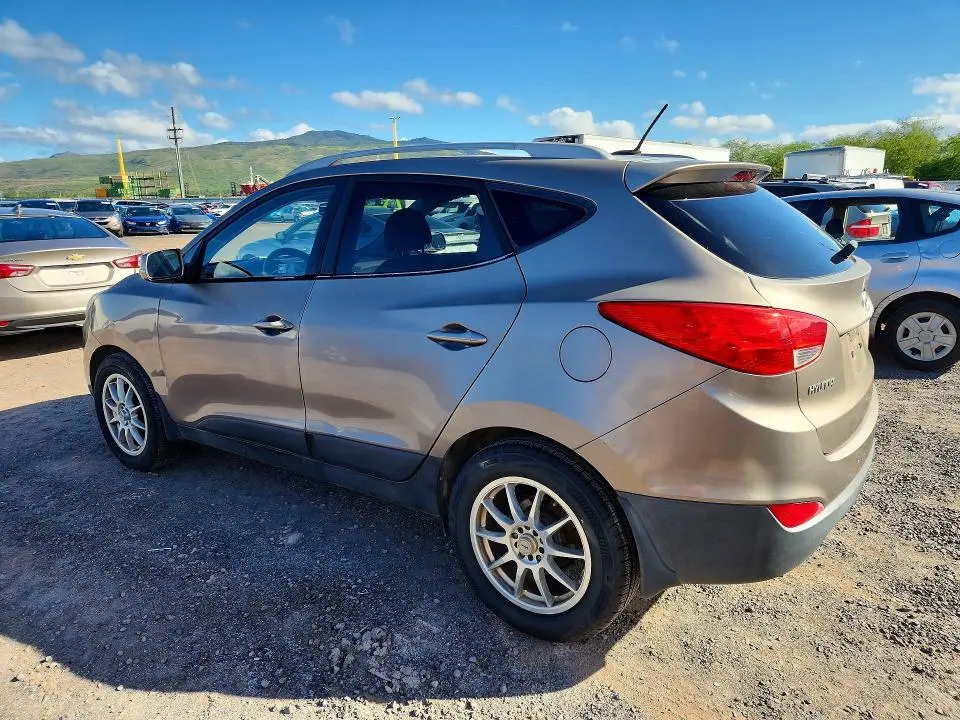 2011 HYUNDAI TUCSON GLS  