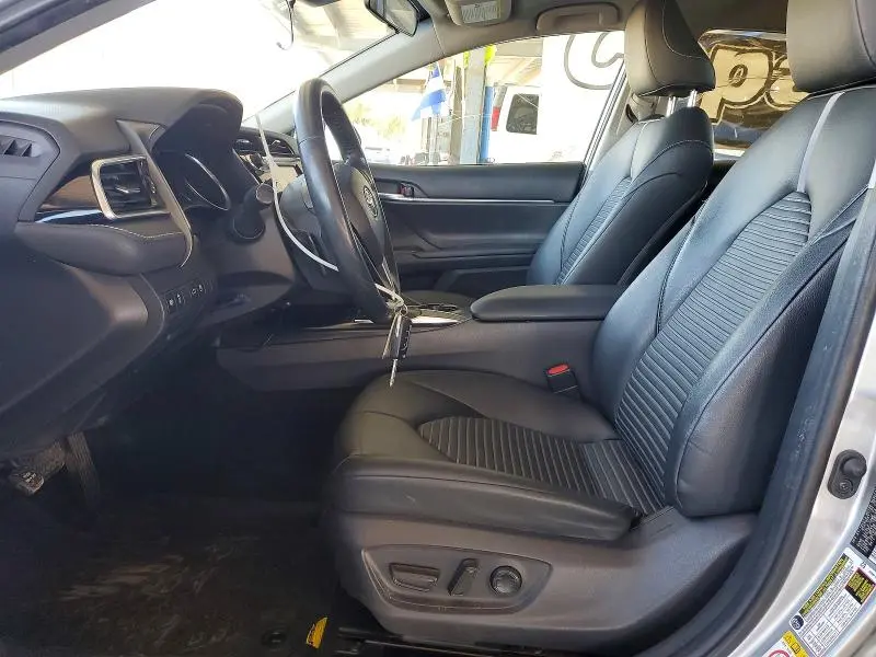 2018 TOYOTA CAMRY SE  