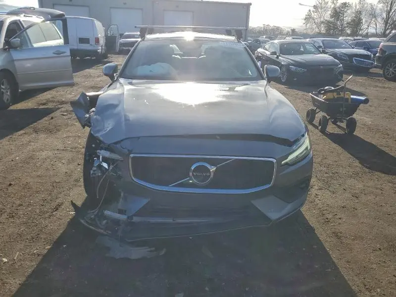 2019 VOLVO S60 T6 MOMENTUM  