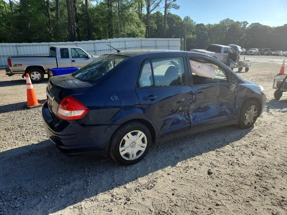 2011 NISSAN VERSA 1.8 S  